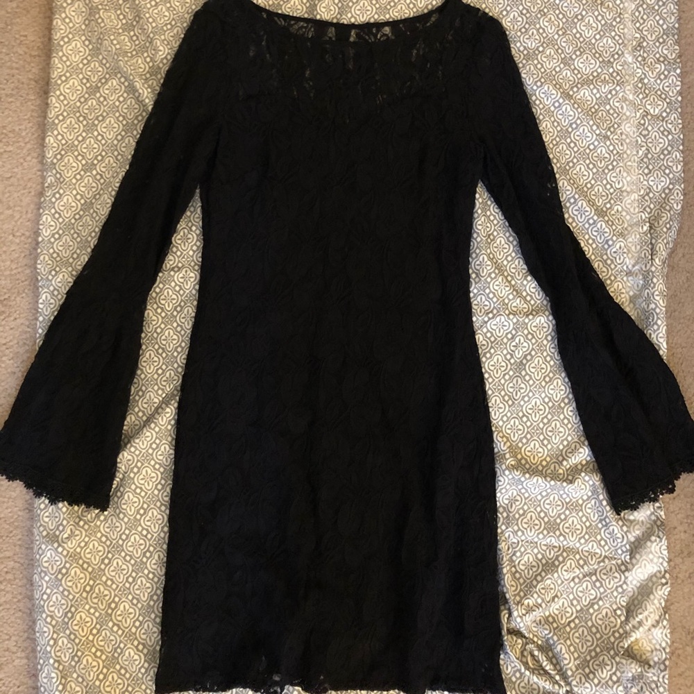 Black long-sleeve (flared) dress